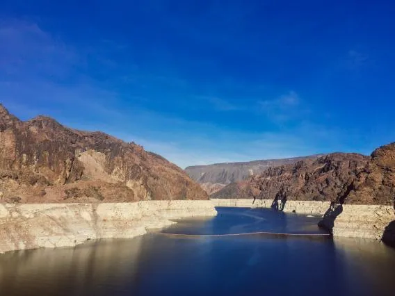 picture of mountains with lake